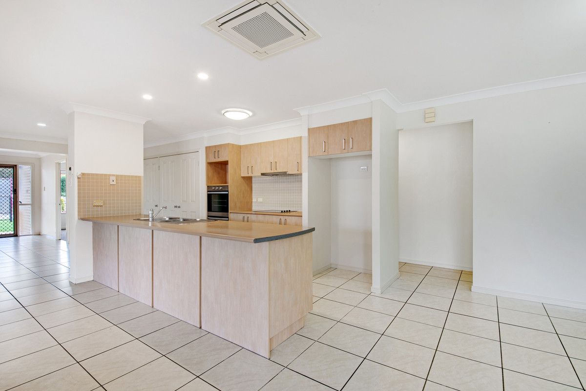 69 Kensington Drive, Flinders View QLD 4305, Image 2