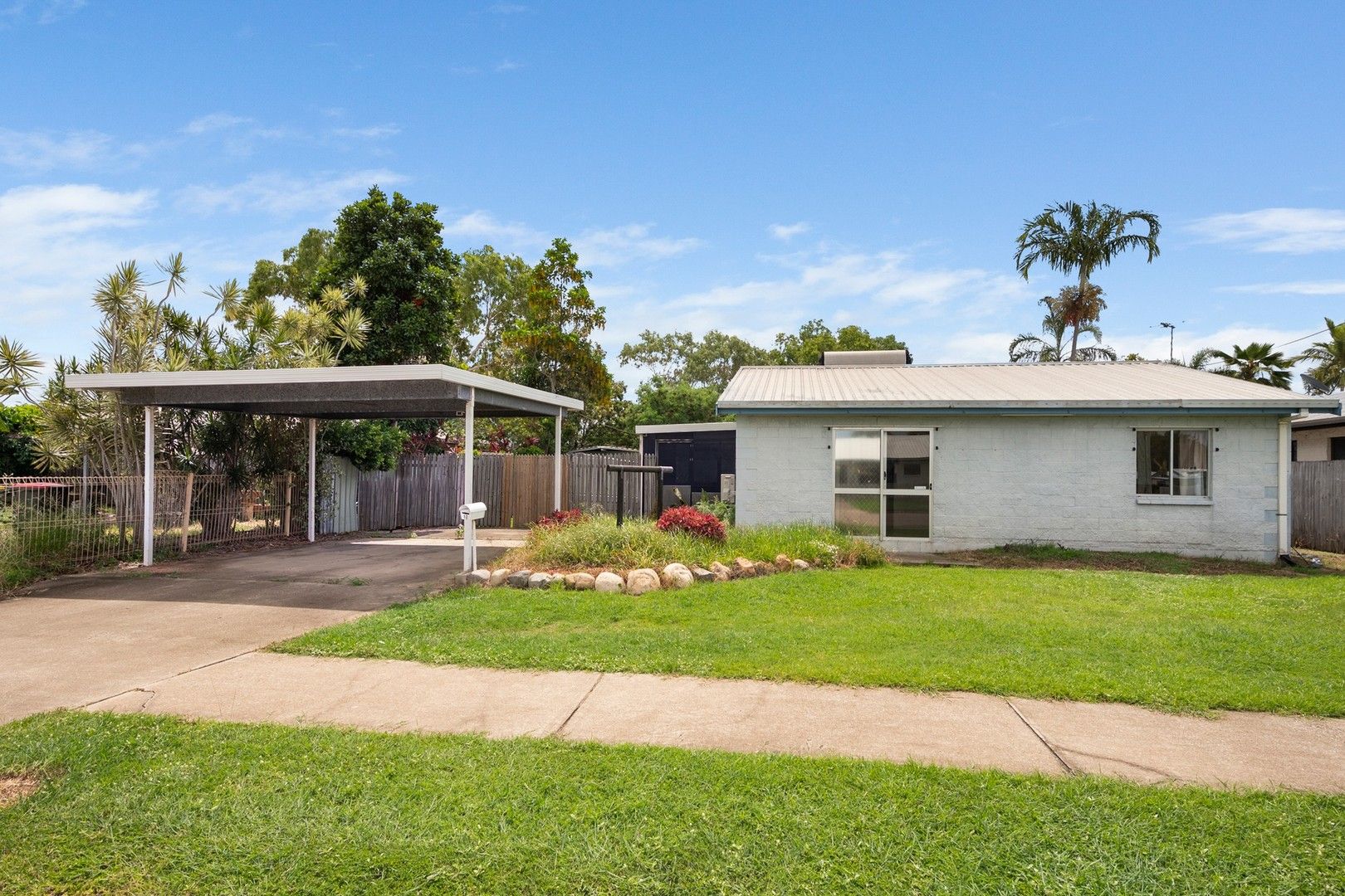 3 bedrooms House in 17 Griffey Street BURDELL QLD, 4818