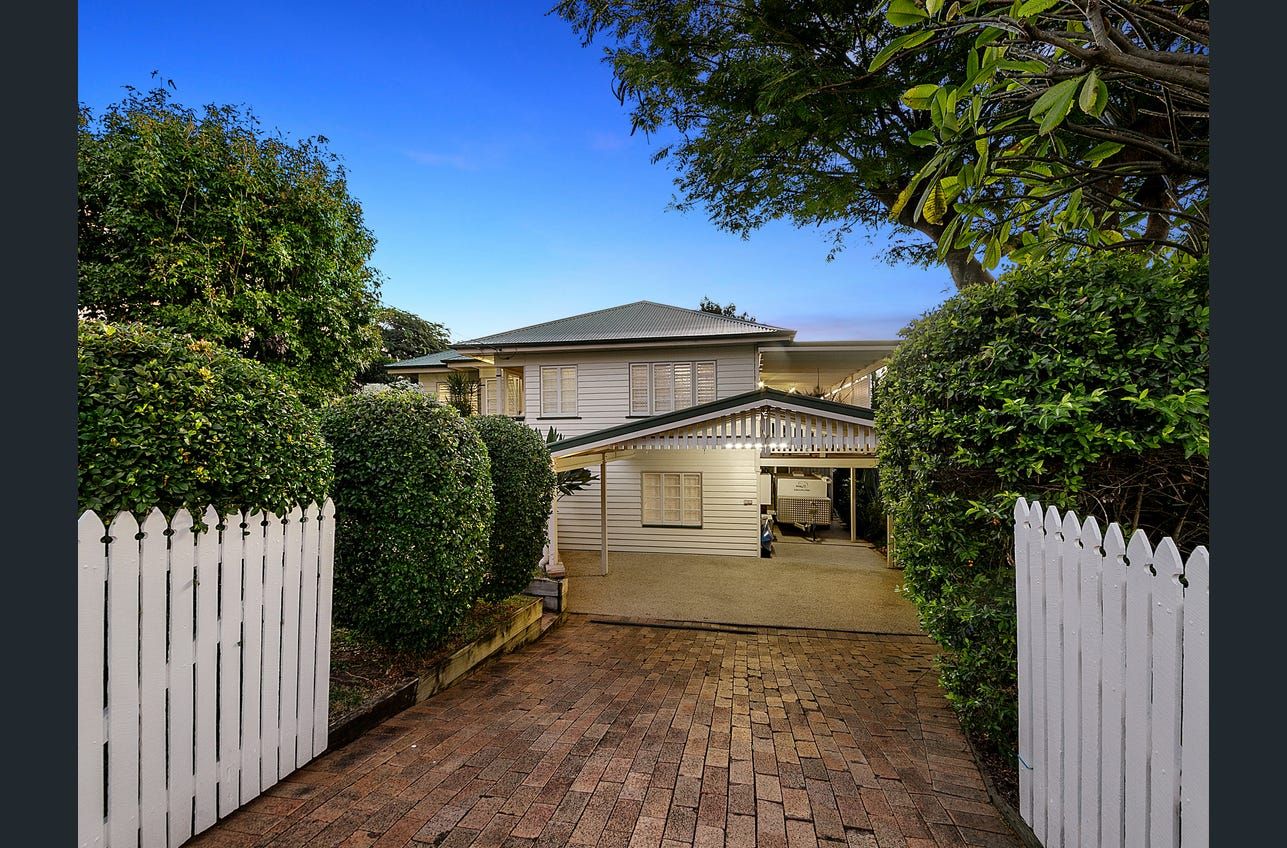 4 bedrooms House in 99 Bundah Street CAMP HILL QLD, 4152