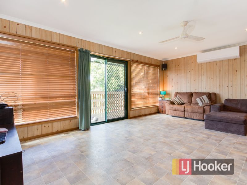 9 Camphor Court, DOVETON VIC 3177, Image 2