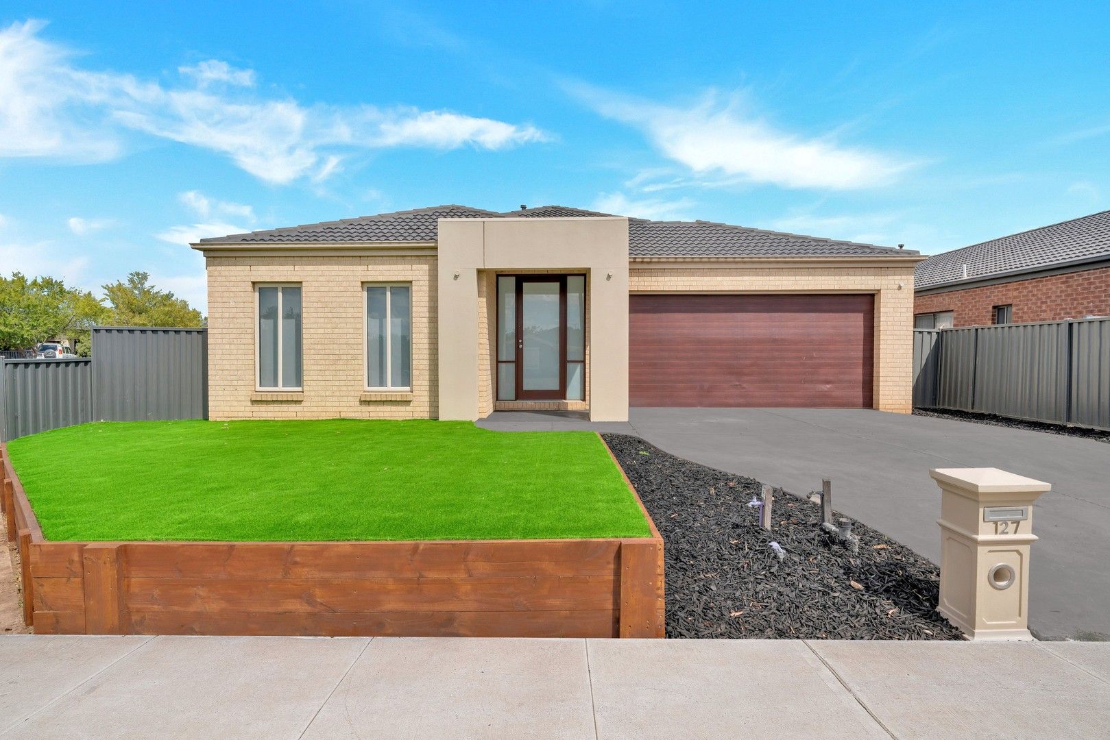4 bedrooms House in 127 Eureka Drive MANOR LAKES VIC, 3024