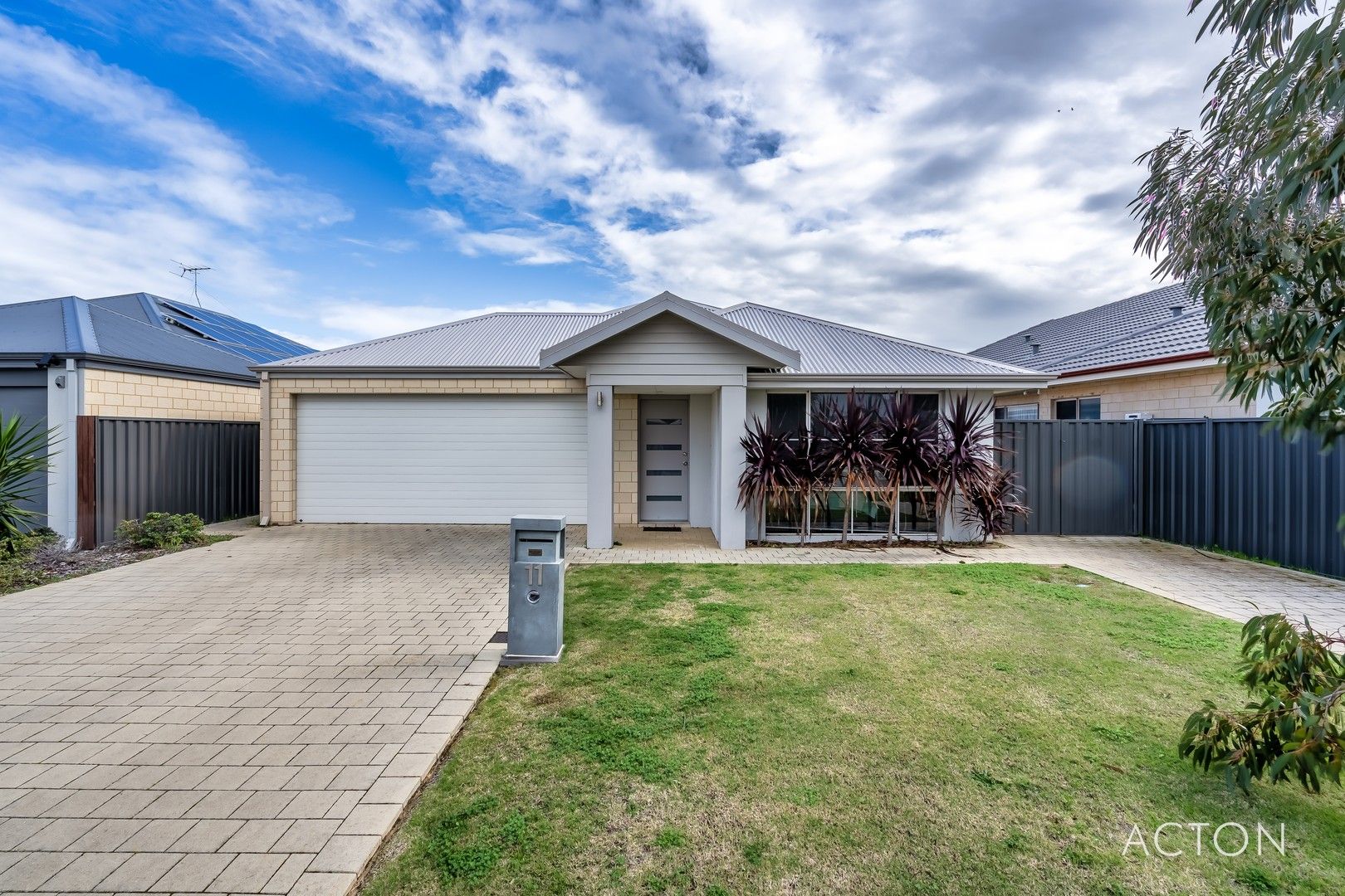 3 bedrooms House in 11 Scrubwren Way ERSKINE WA, 6210
