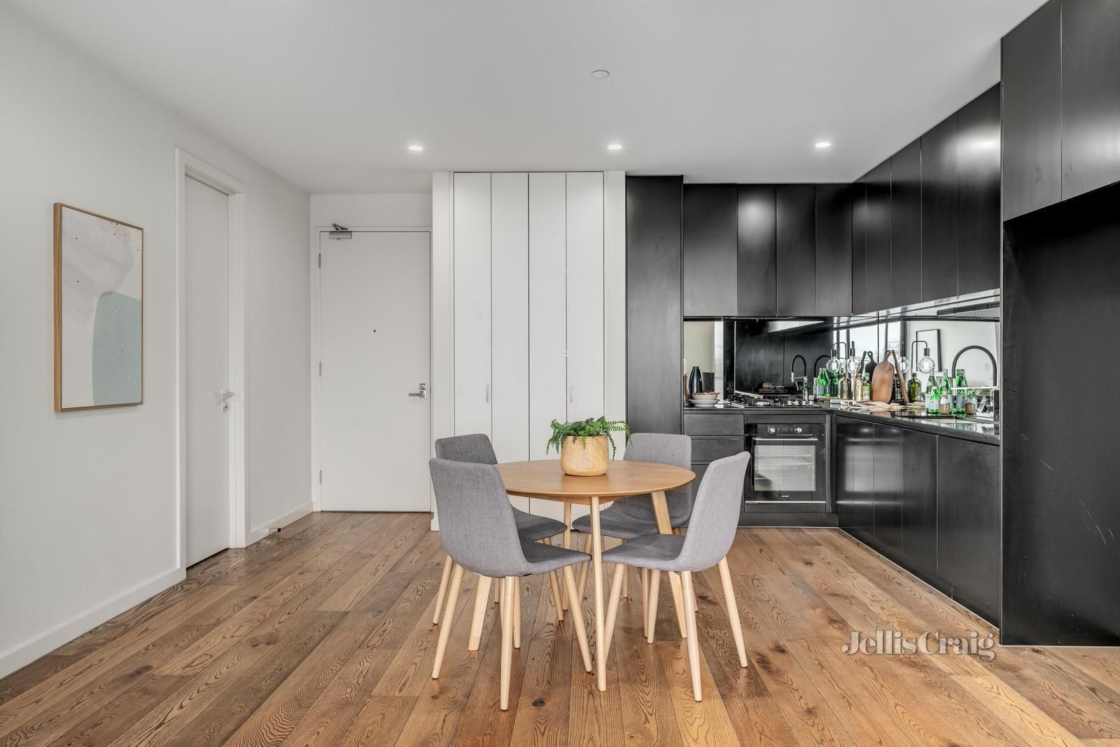 202/16 Etna Street, Glen Huntly VIC 3163 Apartment For Rent 650