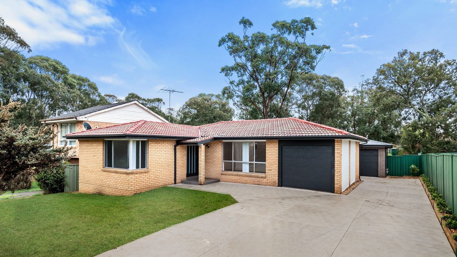 3 bedrooms House in 8 Akuna Avenue BRADBURY NSW, 2560
