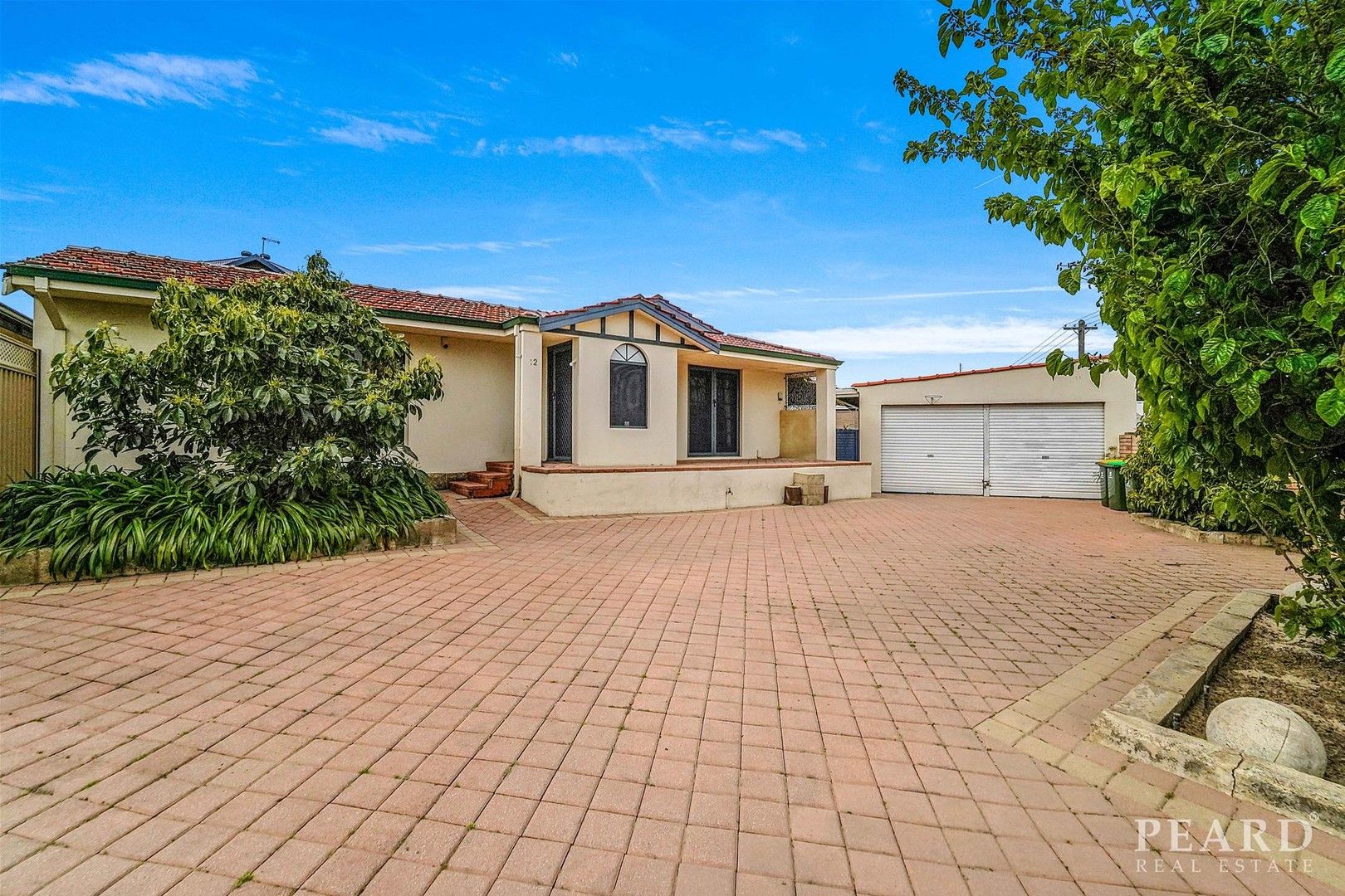 4 bedrooms House in 12 Delafield Way BALCATTA WA, 6021