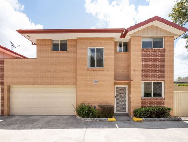 20/221A Waterworth Drive, Mount Annan NSW 2567