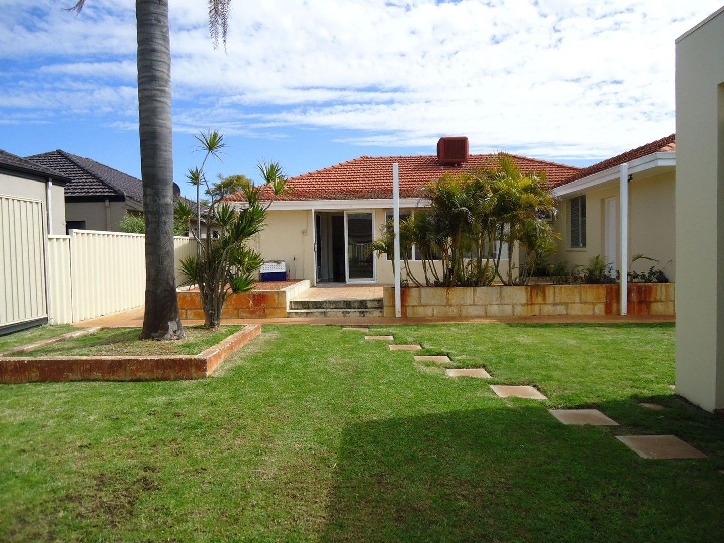 3 bedrooms House in 42 Chaucer Street YOKINE WA, 6060