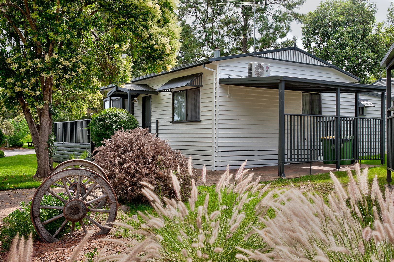 32 Whitebark Way, Lake Hume Village Property History & Address