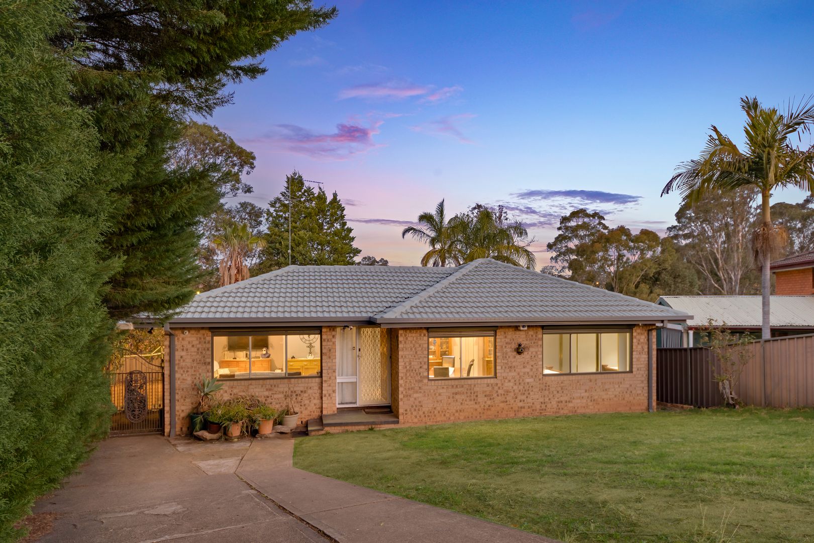 39 Lillyvicks Crescent, Ambarvale NSW 2560