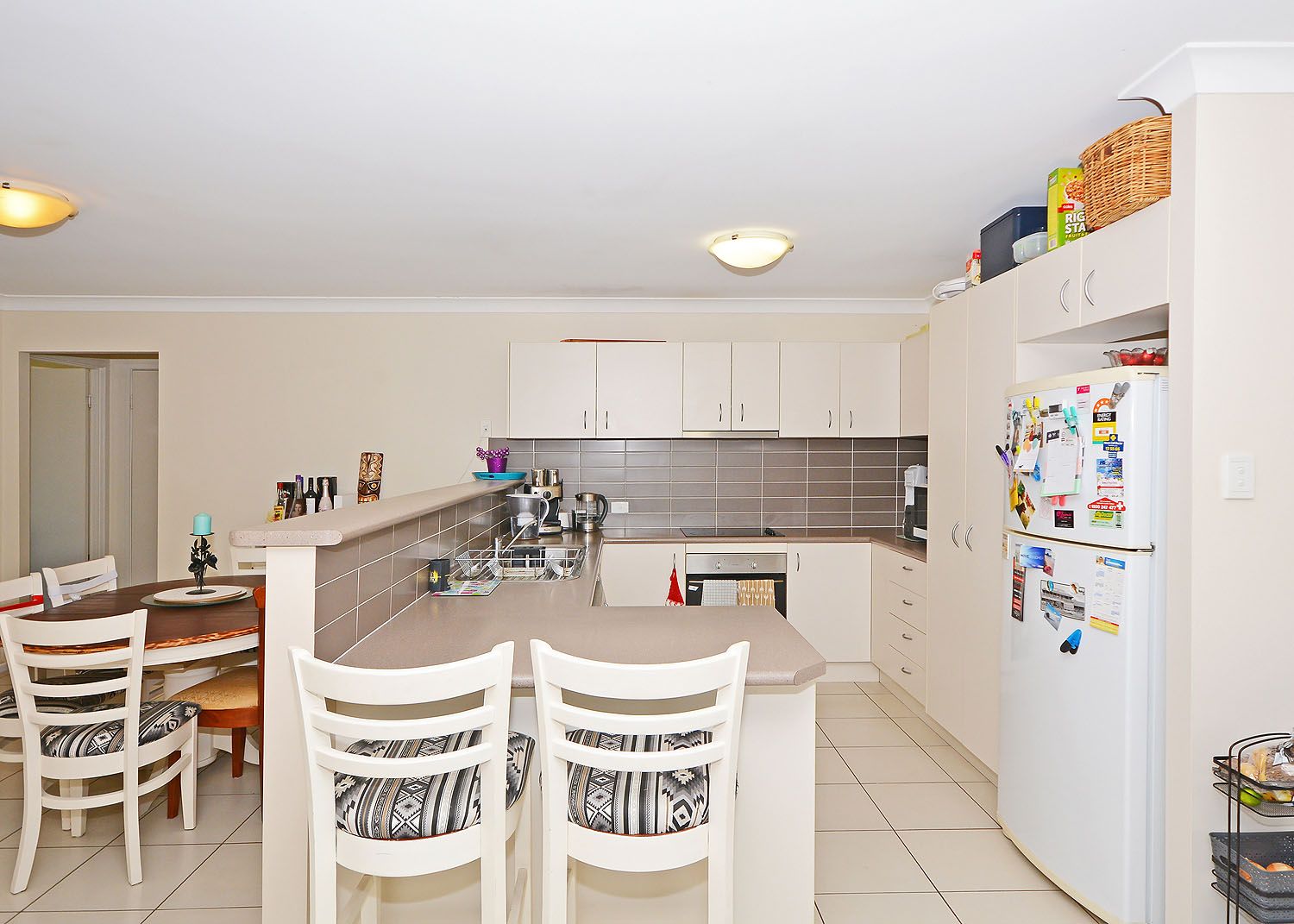 11 Peat Court, Nikenbah QLD 4655, Image 2