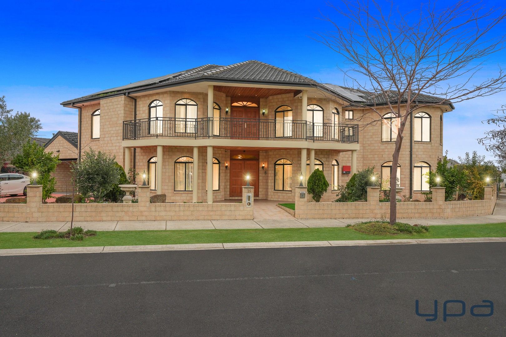 7 bedrooms House in 25 Hurlingham Way CRAIGIEBURN VIC, 3064