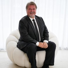 Peter Kalamvokis, Sales representative