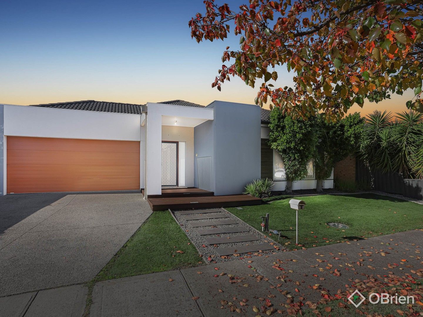 4 bedrooms House in 2 Denmans Mews DEER PARK VIC, 3023