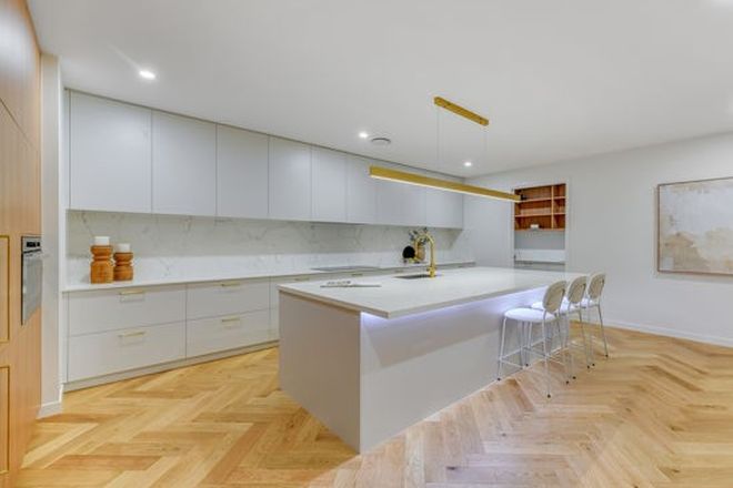 82 Linacre Crescent Carindale 4152 - Image 6