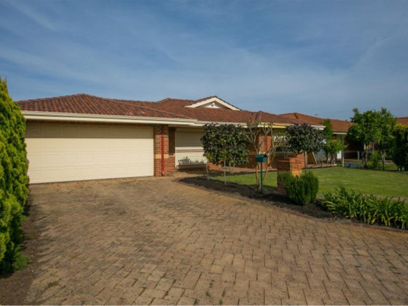 4 bedrooms House in 15 Viola Place BEECHBORO WA, 6063