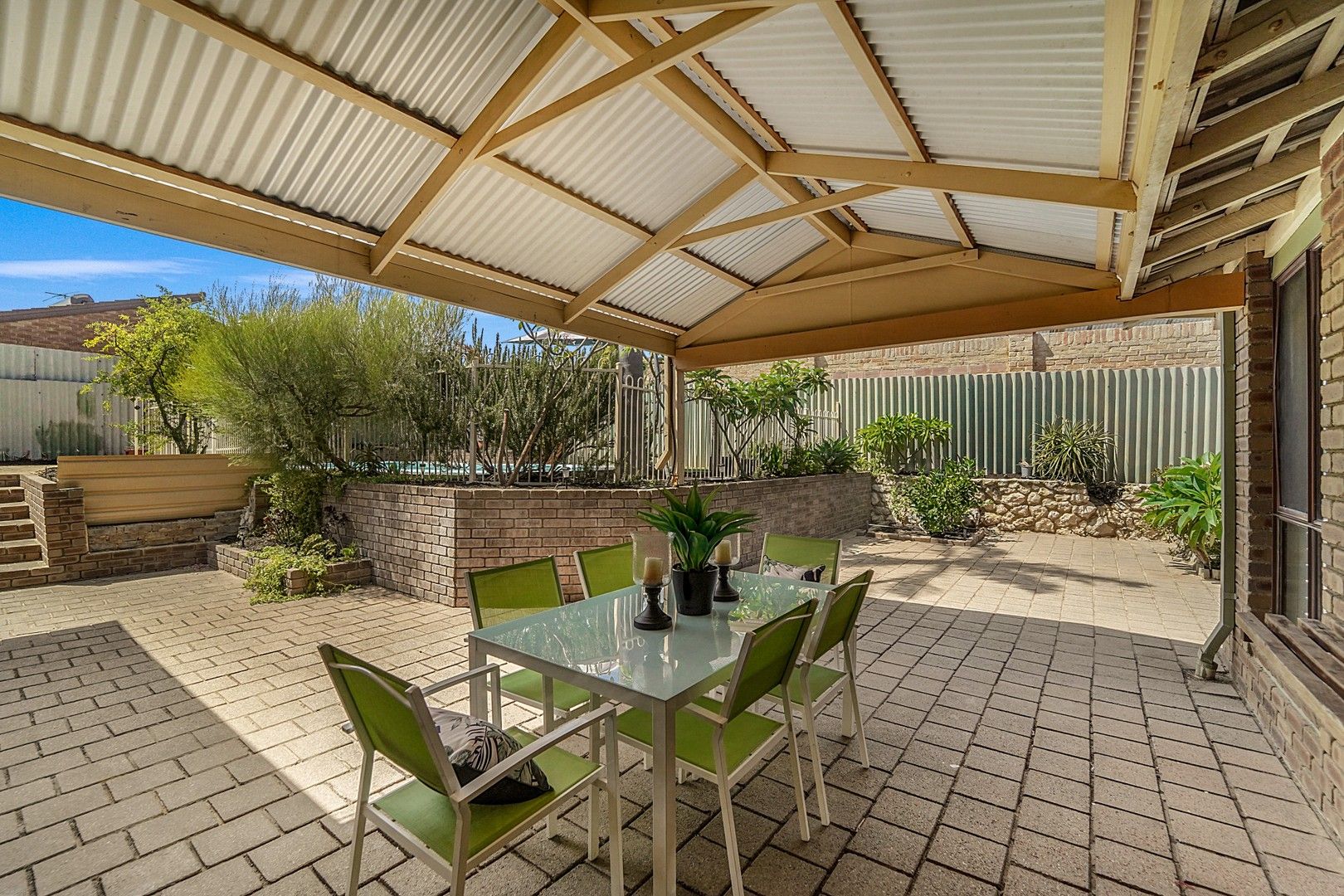 4 bedrooms House in 257 Dampier Avenue KALLAROO WA, 6025