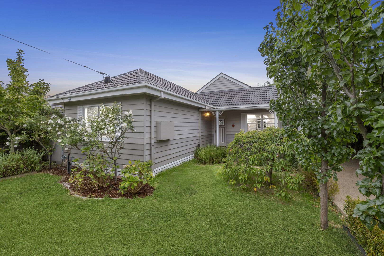 25 Frank Avenue, Clayton South VIC 3169, Image 2