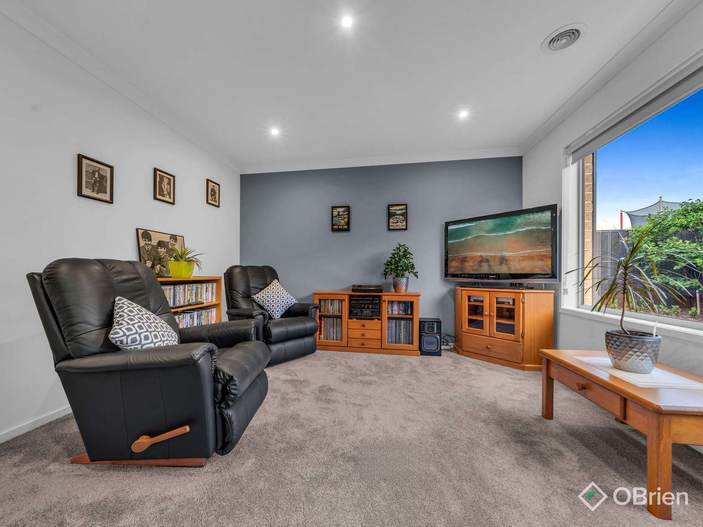 7 Rathdowne Street, Cranbourne West VIC 3977, Image 2