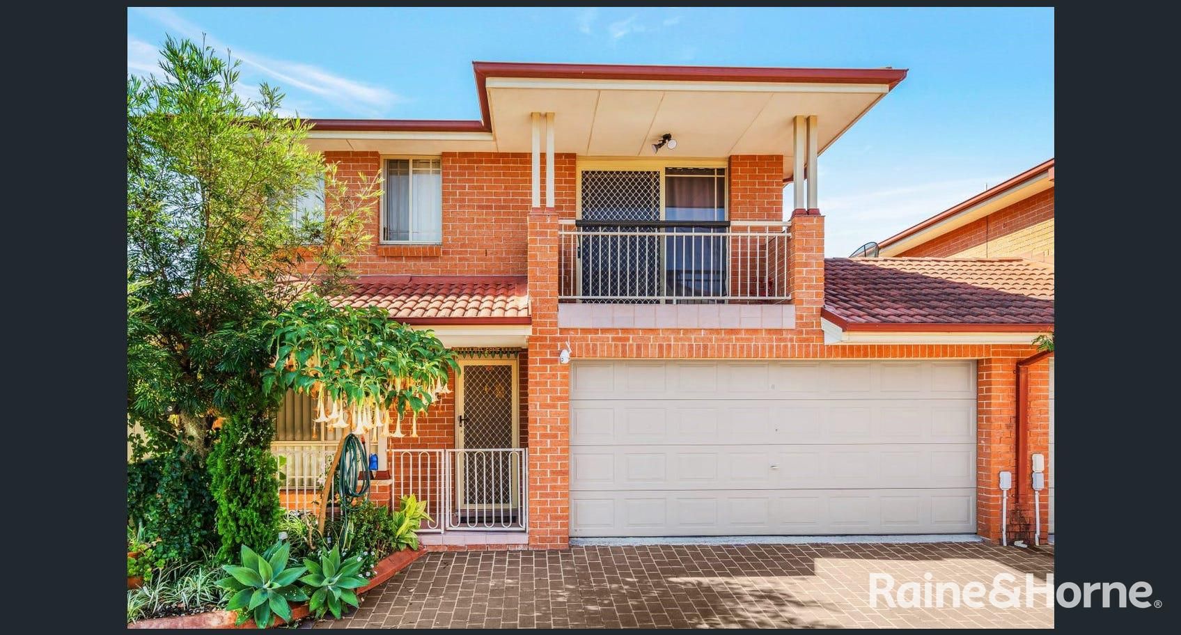 3 bedrooms Townhouse in 8/9-11 Weir Crescent LURNEA NSW, 2170