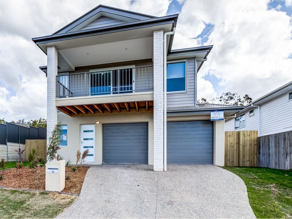 6 bedrooms House in 29 Finlayson Street SPRING MOUNTAIN QLD, 4300