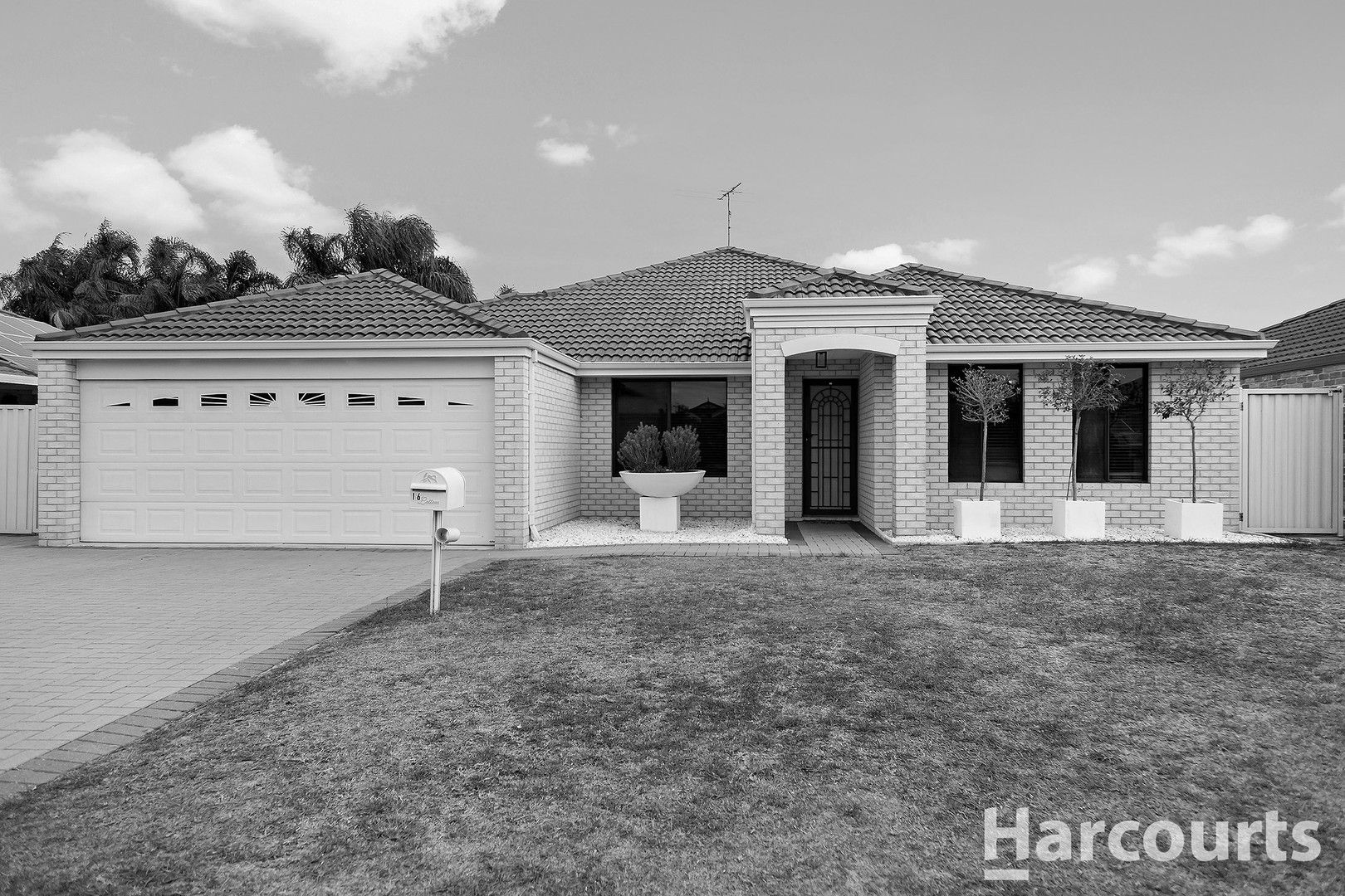 16 Brouwer Trail, Dudley Park WA 6210, Image 0