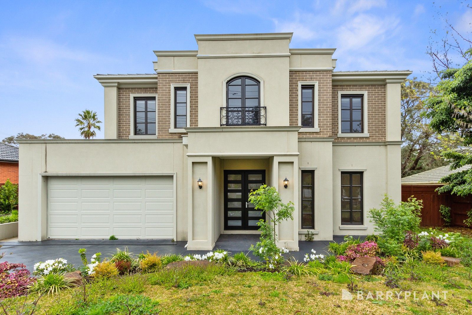 5 bedrooms House in 16 Matlock Road WANTIRNA SOUTH VIC, 3152