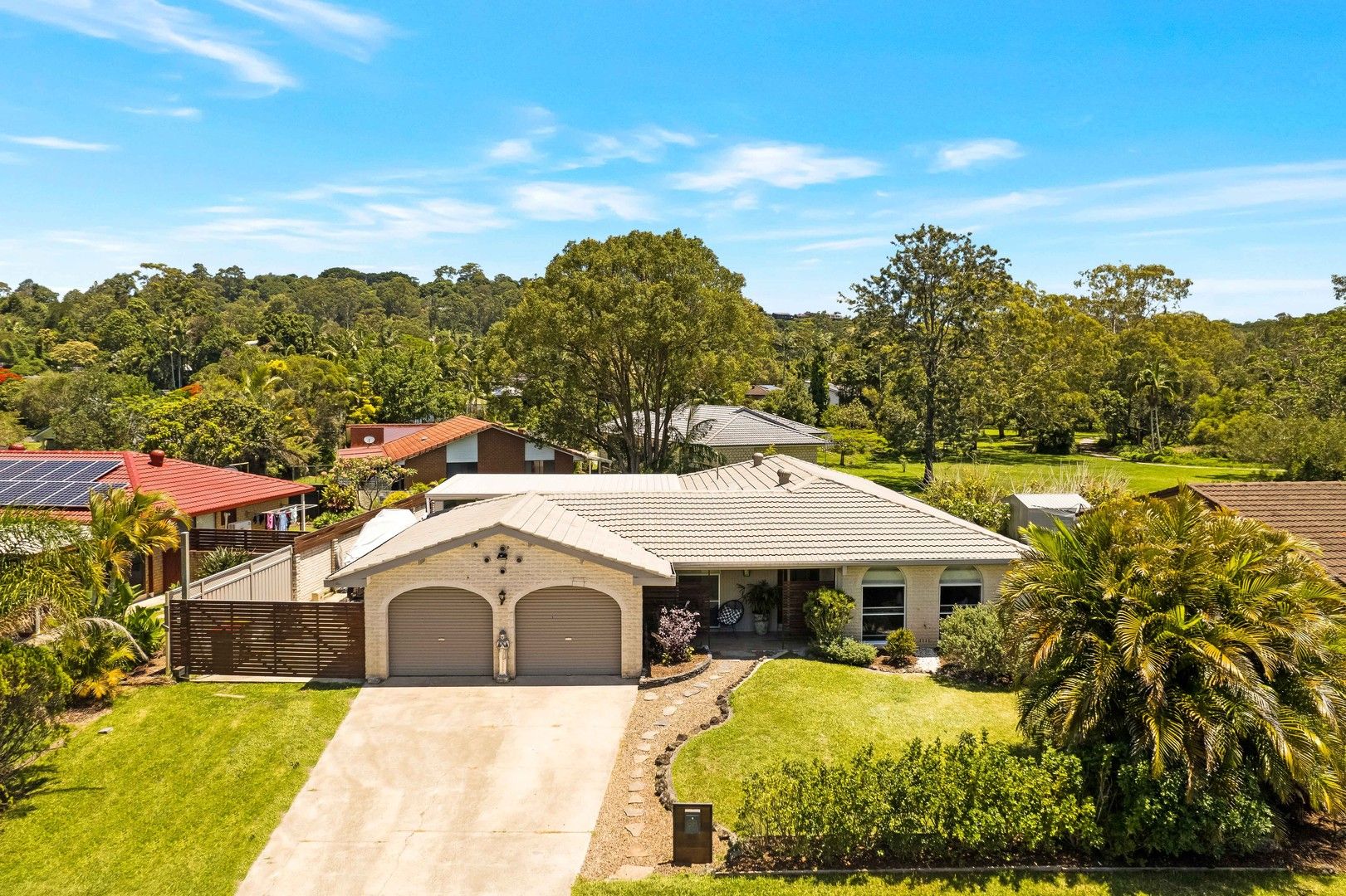 5 bedrooms House in 68 Orana Road OCEAN SHORES NSW, 2483