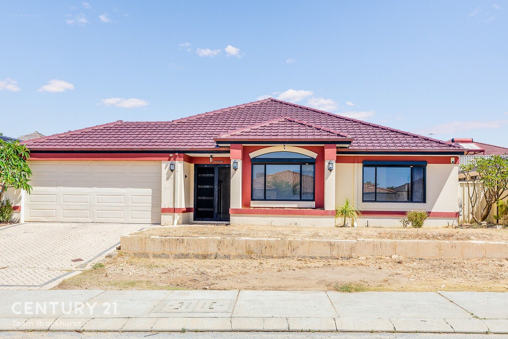 4 bedrooms House in 21 Dunster Way ORELIA WA, 6167