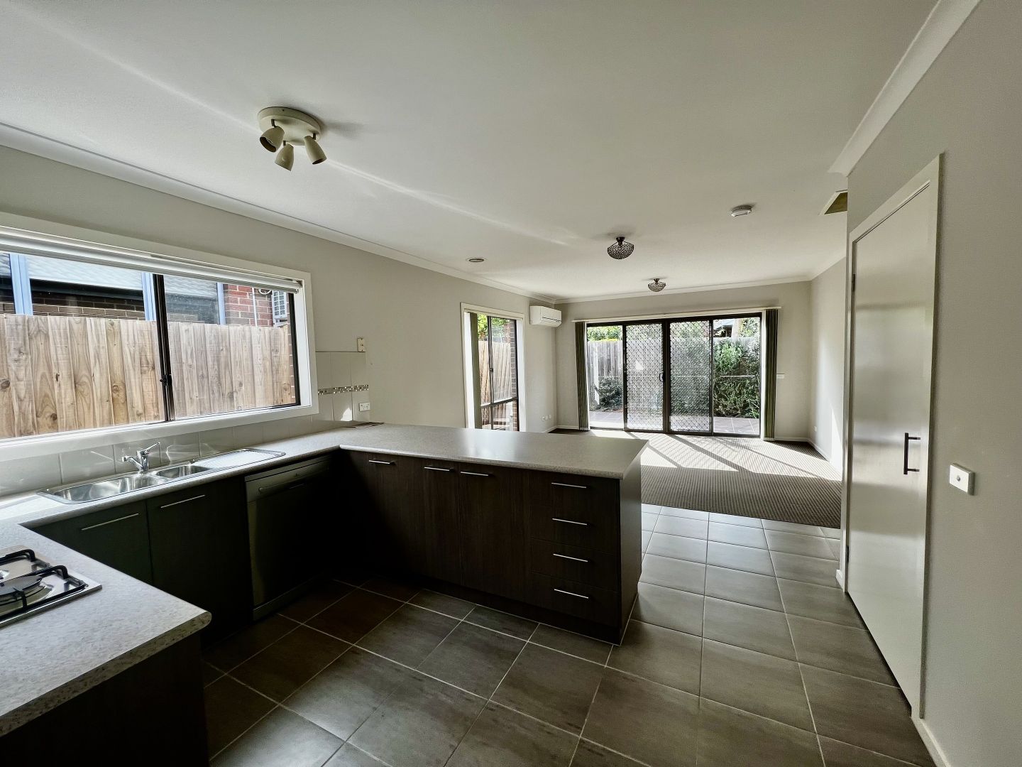 2/10 Thelma Avenue, Essendon North VIC 3041 Apartment For Rent 460