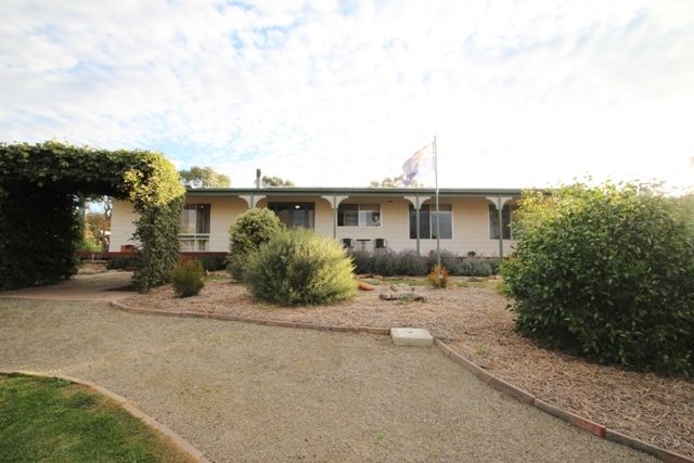 32 Commercial Road, WATERVALE SA 5452, Image 1