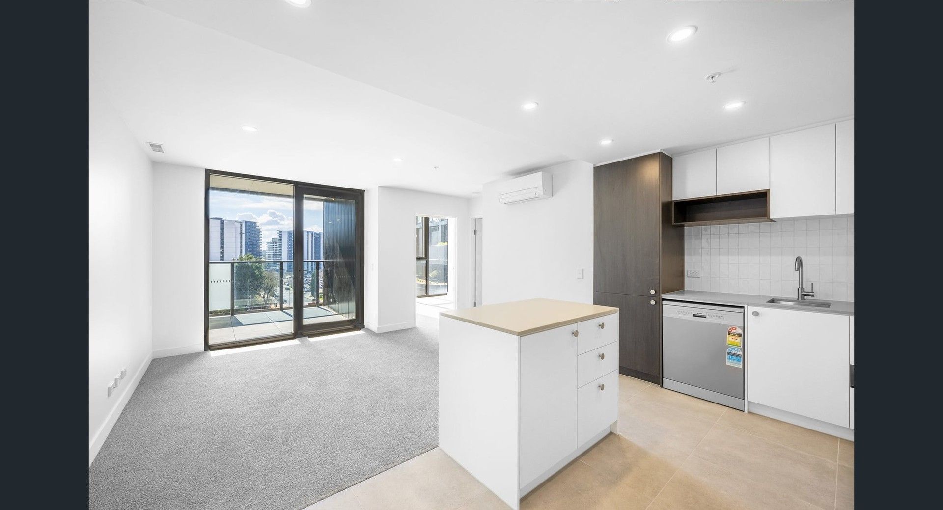 2 bedrooms Apartment / Unit / Flat in 517/6 Furzer Street PHILLIP ACT, 2606