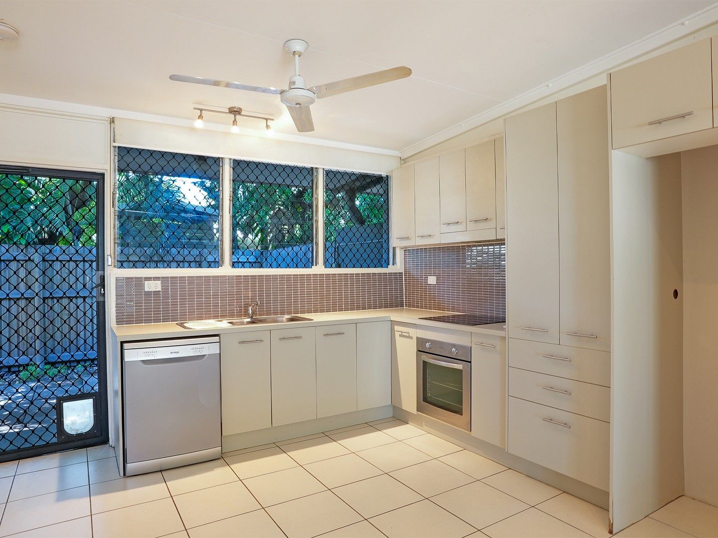 2 bedrooms Apartment / Unit / Flat in 3/53 Princes Road HYDE PARK QLD, 4812