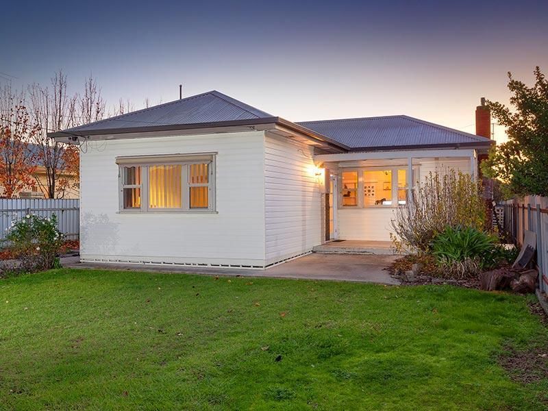 143 Hume Street Wodonga Vic 3690 House For Rent 307 332 Domain