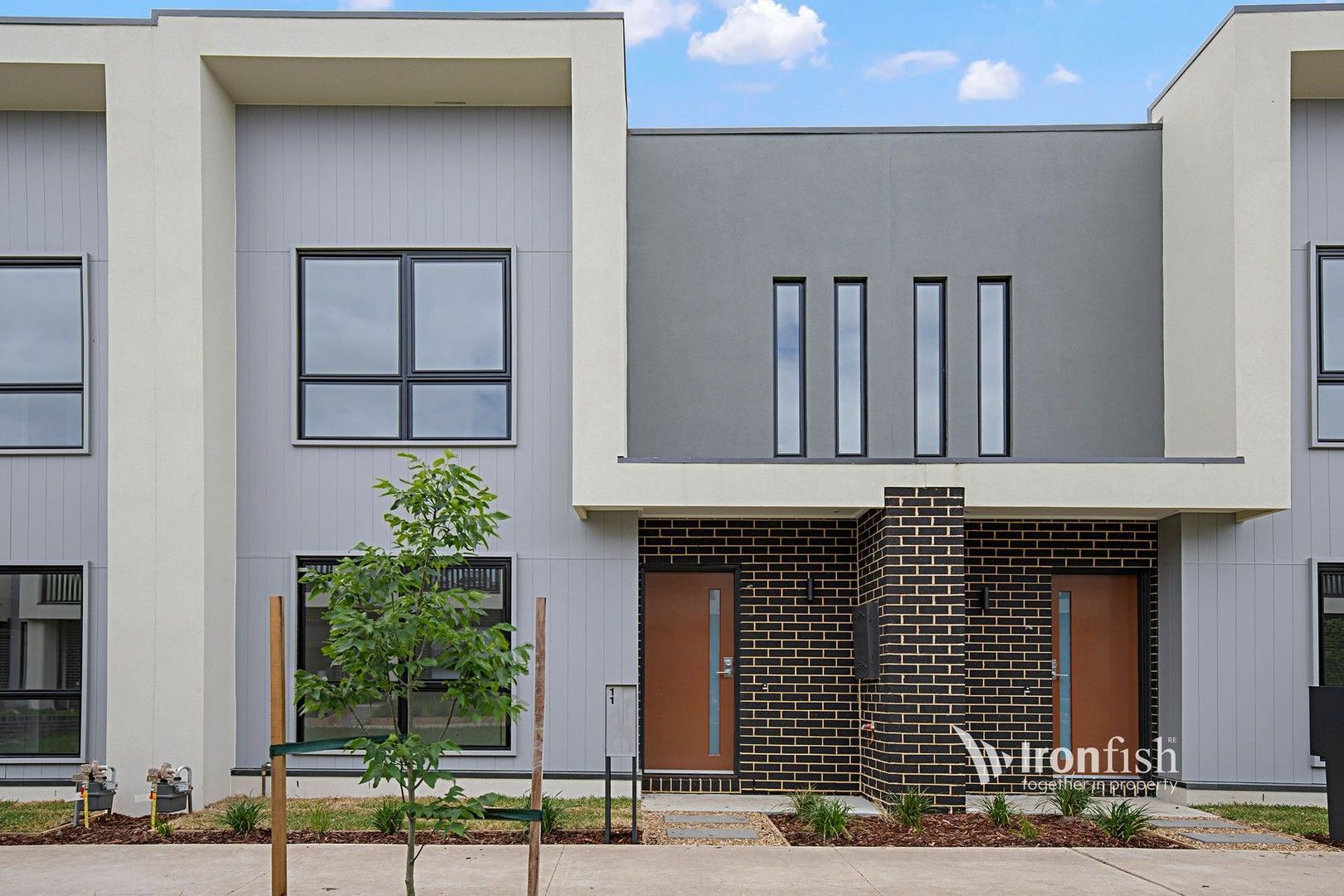 4 bedrooms Townhouse in 11 Cultura Walk CRANBOURNE WEST VIC, 3977