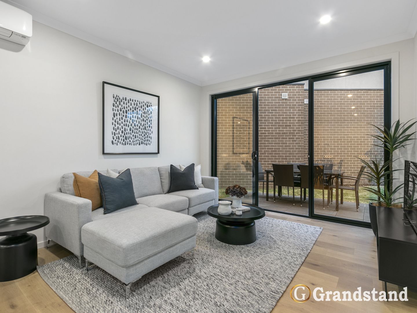 2/2 Curtis Avenue, Mount Waverley VIC 3149, Image 2