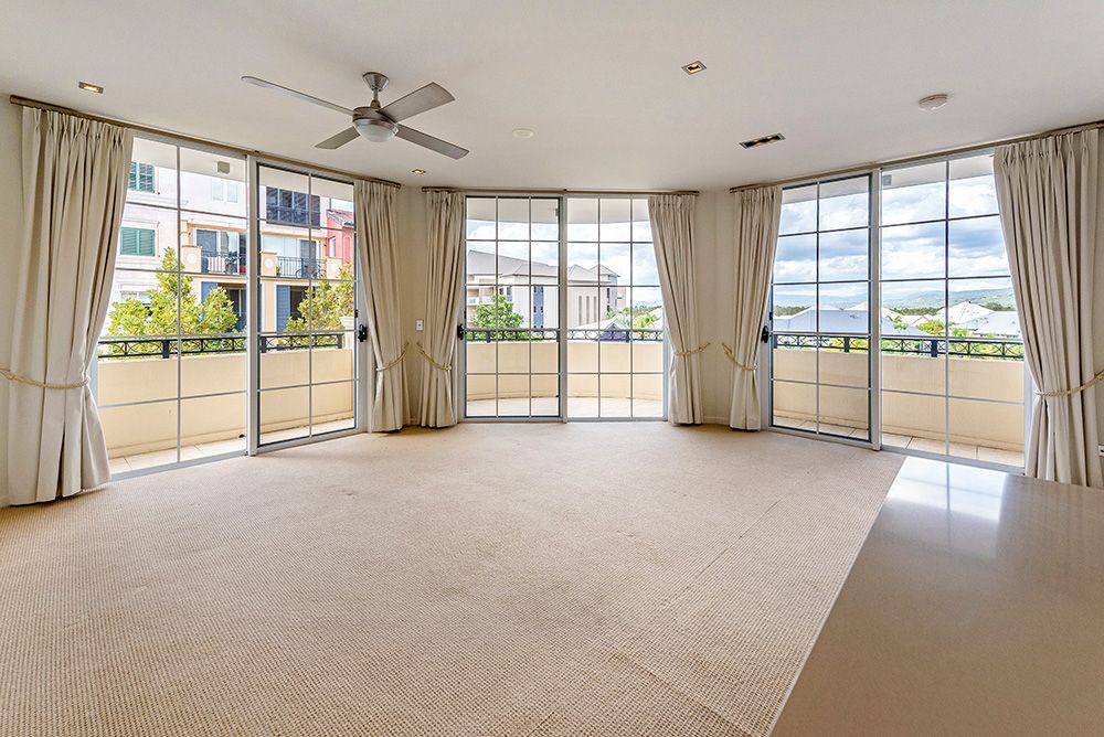 1021/3029 The Boulevard, Carrara QLD 4211, Image 2