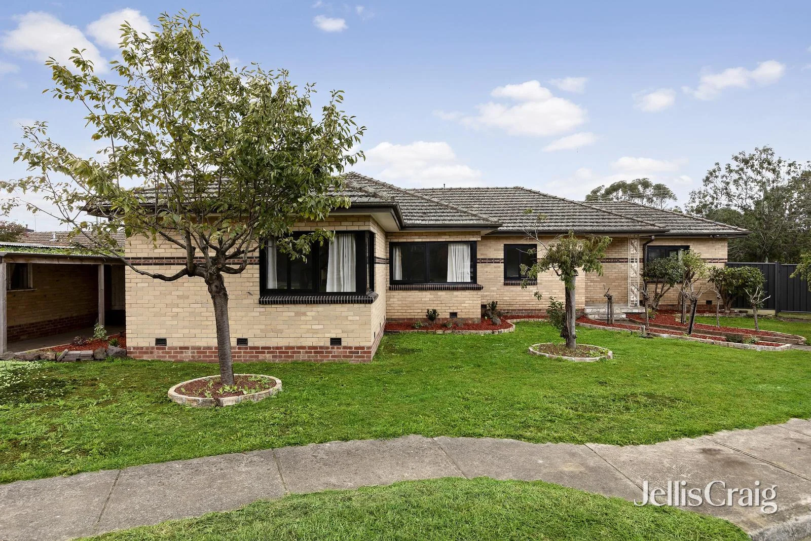 Primary image of 2 Lebanon Street, Strathmore VIC 3041