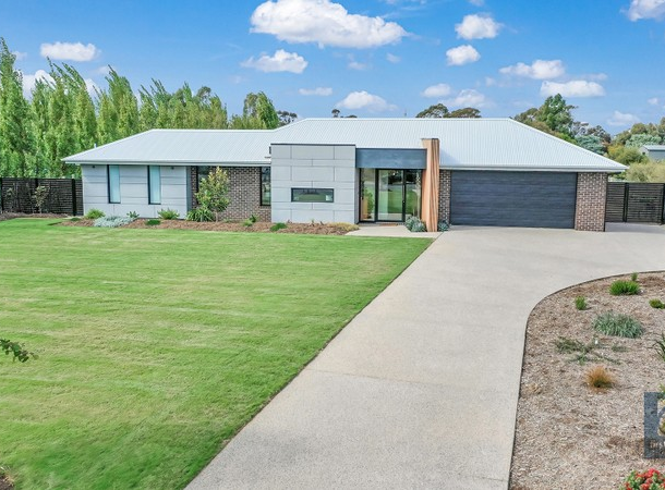 37 Pinerate Place, Echuca VIC 3564