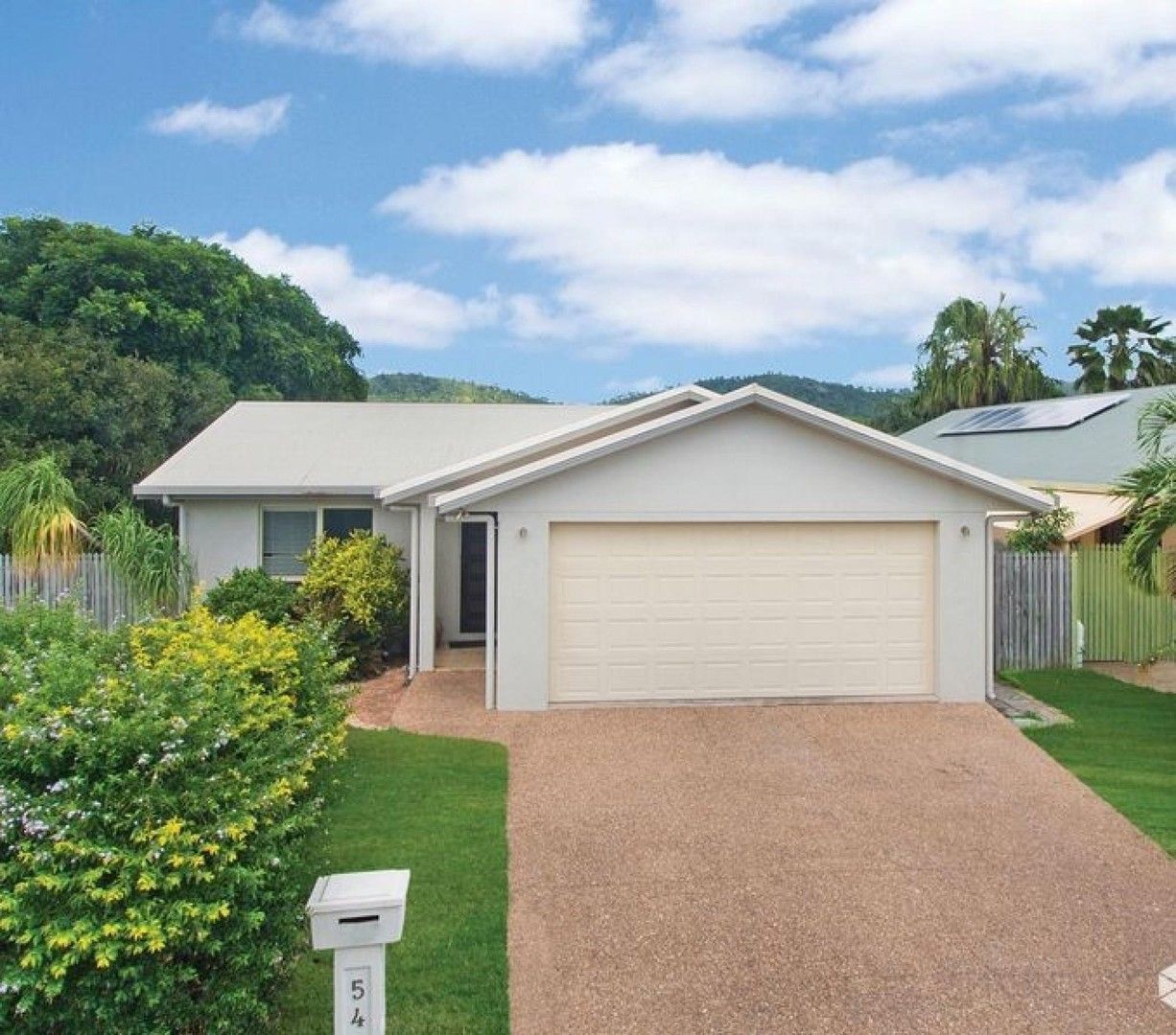 4 bedrooms House in 54 Greenwood Drive KIRWAN QLD, 4817