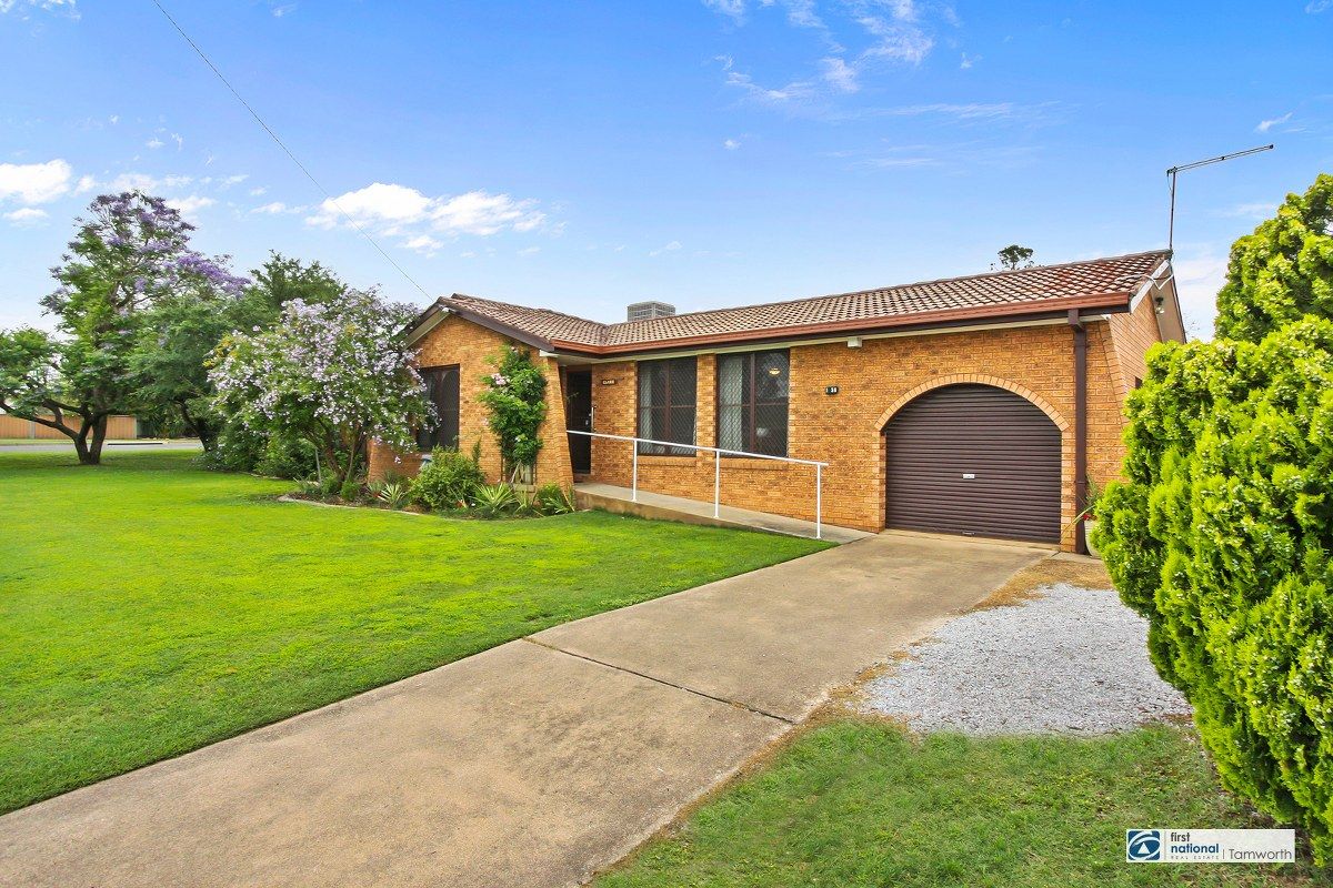 38 Oak Street, Tamworth NSW 2340, Image 0