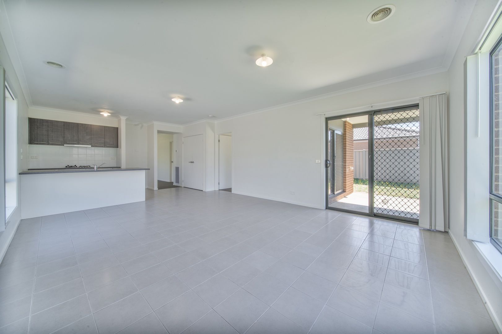 11 Topaz Avenue, White Hills VIC 3550, Image 2