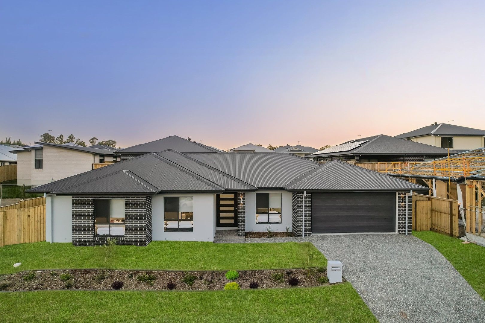 4 bedrooms House in 31 Hewing Place PARK RIDGE QLD, 4125