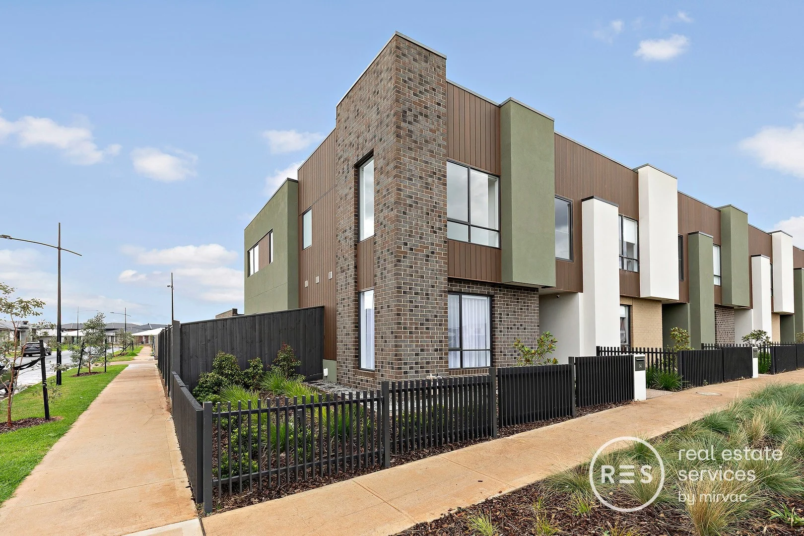 14 Clydesdale Walk, Aintree VIC 3336