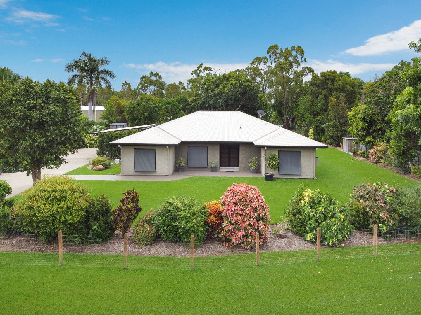 5 bedrooms House in 4 Caspian Court KELSO QLD, 4815