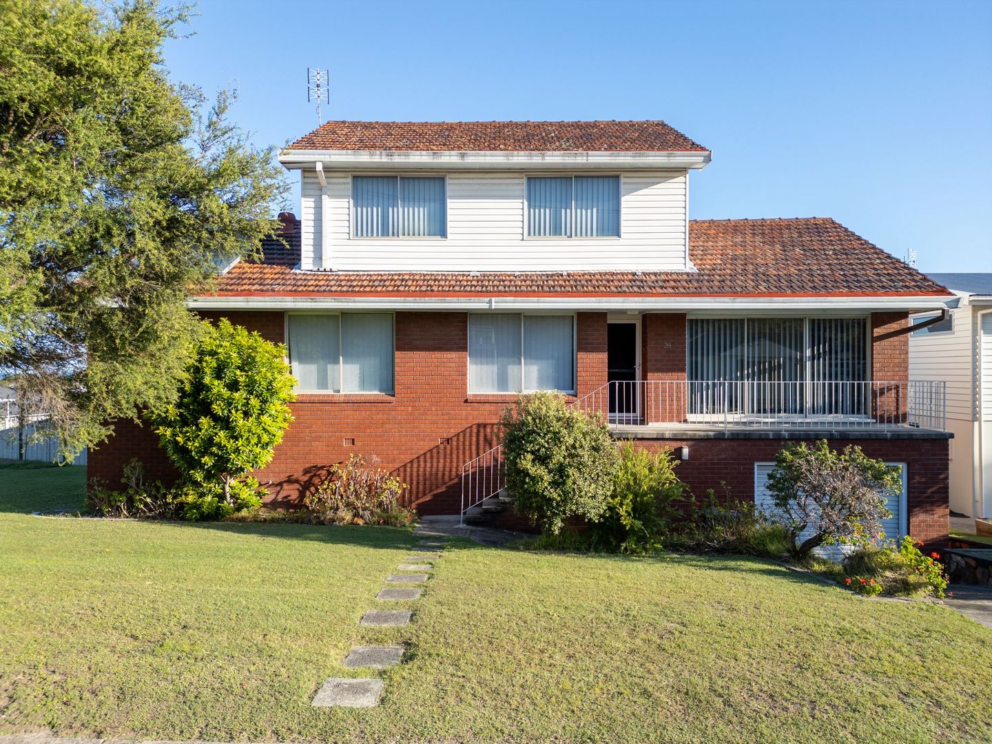2A MARY AVENUE, Belmont NSW 2280, Image 2