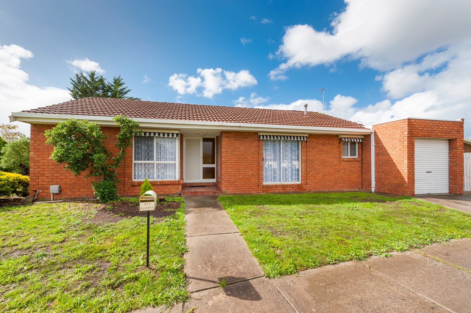 2/1 Alcott Place, Delahey VIC 3037, Image 0