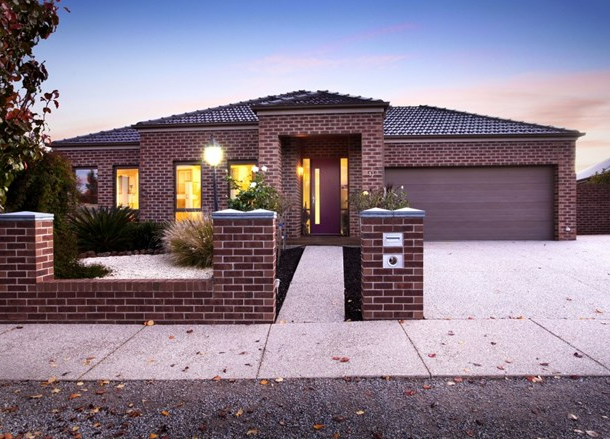 17 Glenmaggie Chase, Caroline Springs VIC 3023