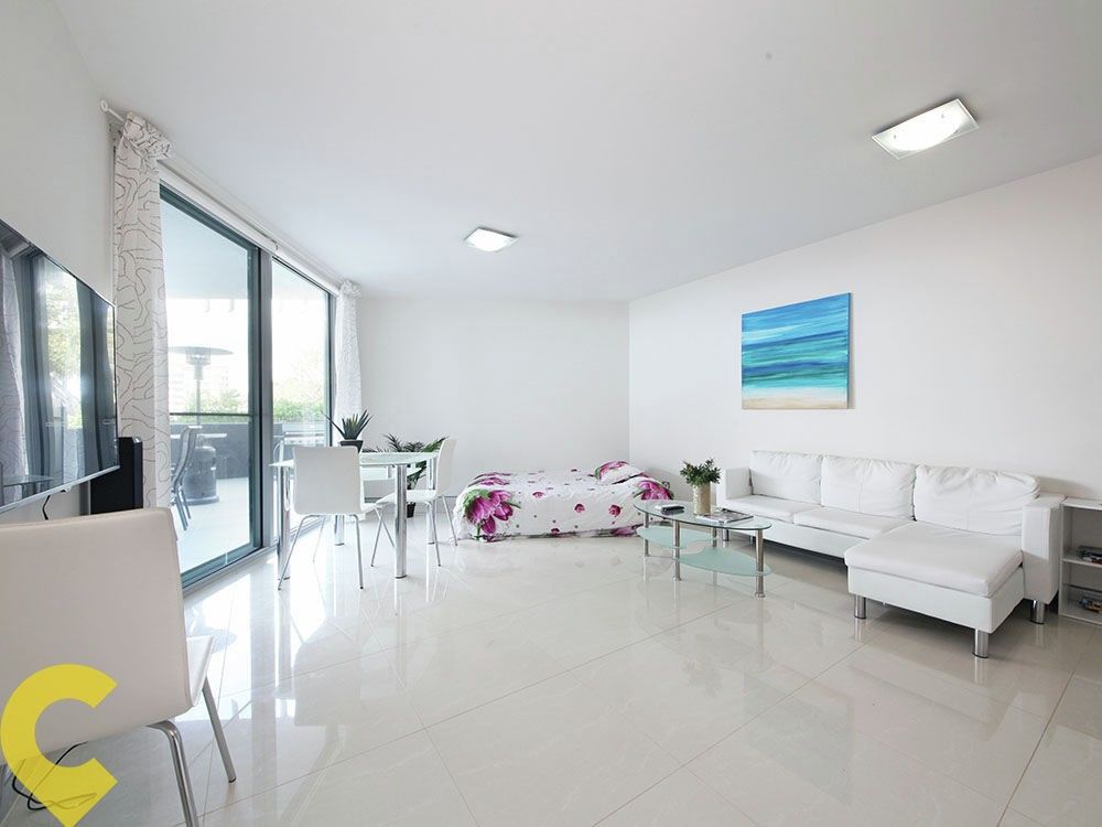 2/80 Hornibrook Esplanade, Clontarf QLD 4019, Image 2