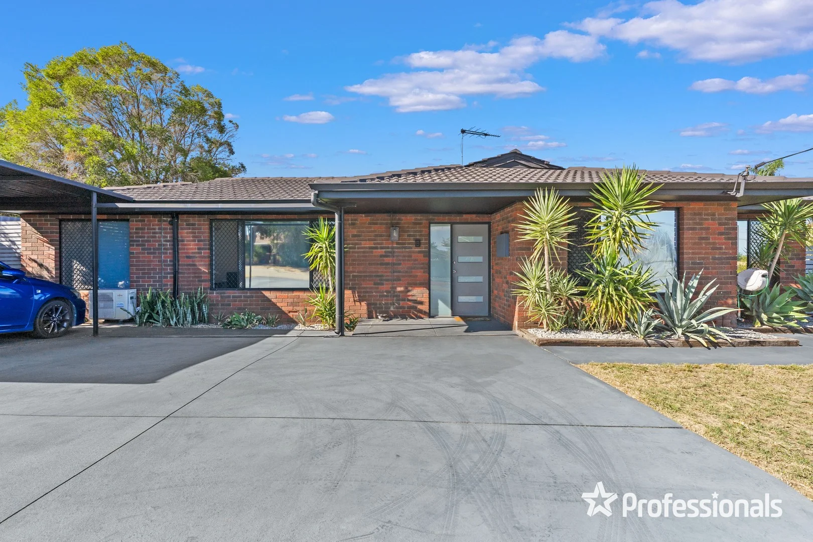 8 Chalfont Way, Swan View WA 6056