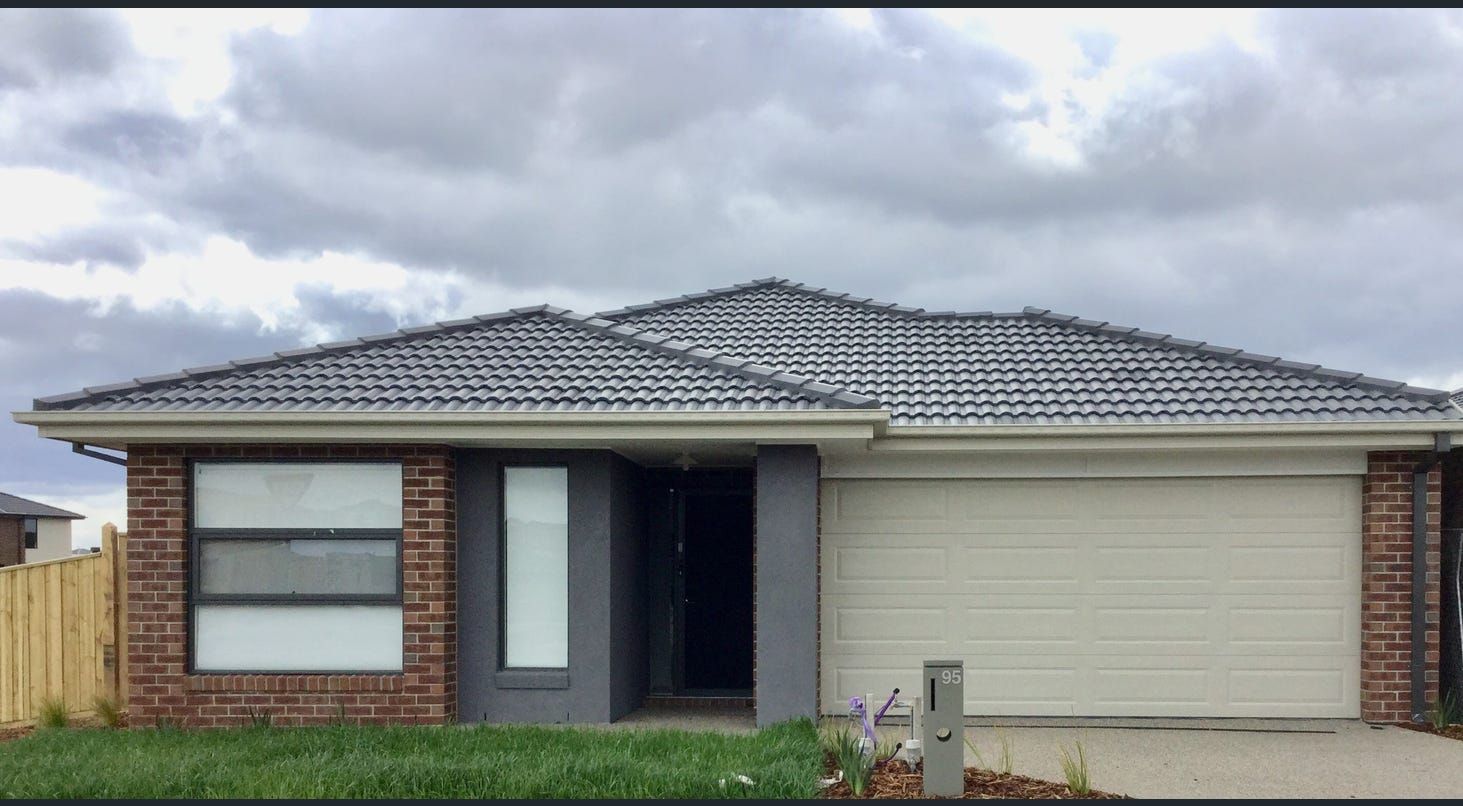 4 bedrooms House in 95 Ellscott Boulevard MICKLEHAM VIC, 3064